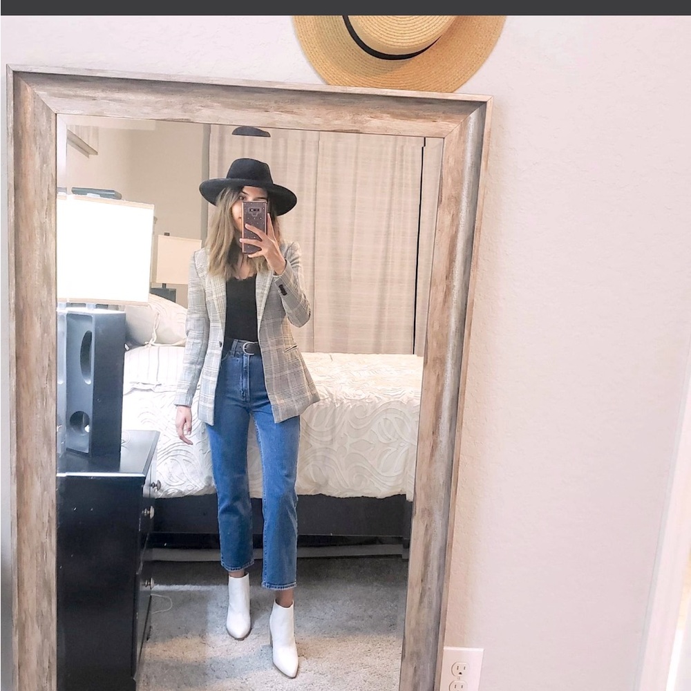 Abercrombie and fitch straight leg cropped Jeans